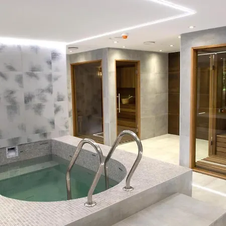 Family Fun Azur Port With Free Wellness شقة *